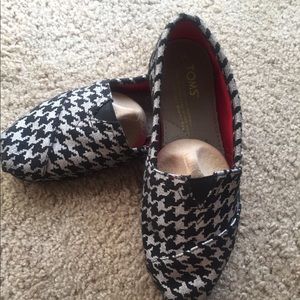 Like New - TOMS Herringbone Slip On